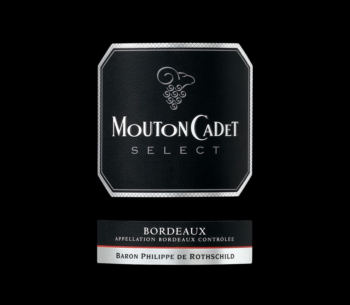 Photo macro de l'étiquette de la bouteille Mouton Cadet Select